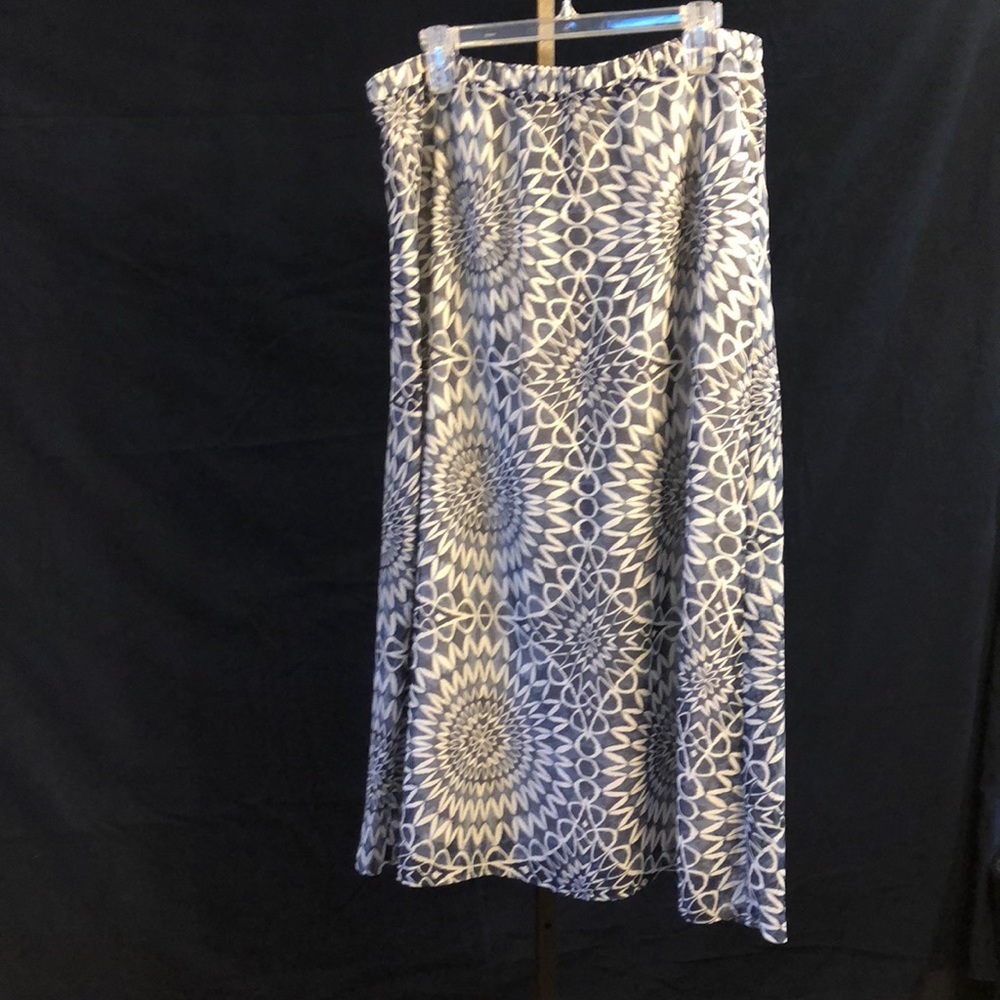 GAP Lined Skirt Size is XL / Fits Like An XXL